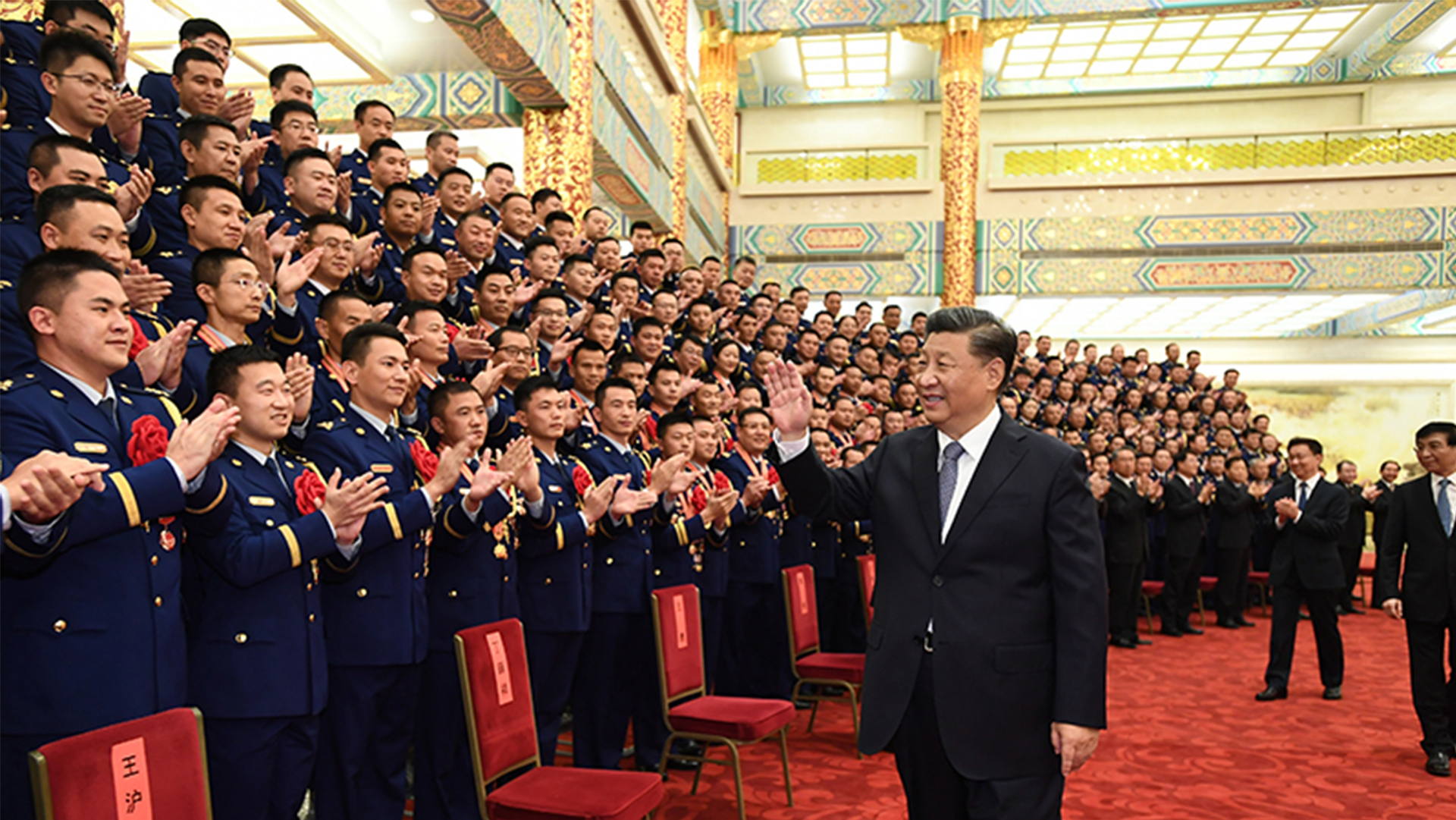 习近平会见全国应急管理系统先进模范和消防忠诚卫士表彰大会代表 王沪宁韩正参加会见